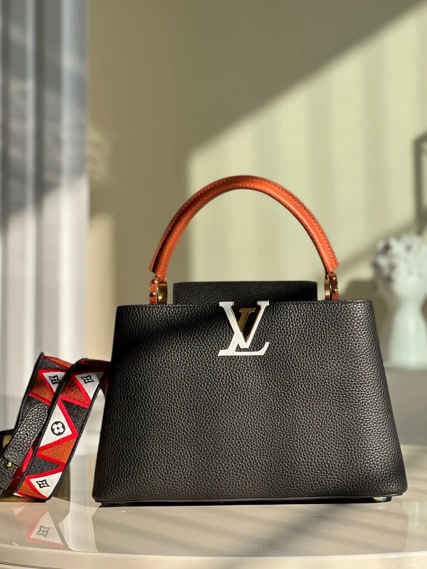 MM LOUIS VUITTON CAPUCINES 0518